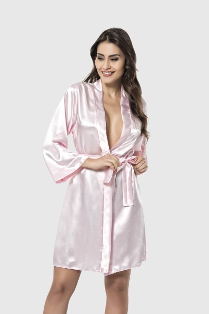 Halat scurt din satin roz cu mâneci trei sferturi și cordon reglabil, elegant și rafinat